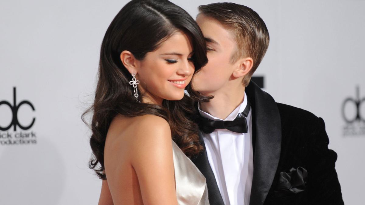 Selena Gomez Justin Bieber Kissing Wedding Jamaica