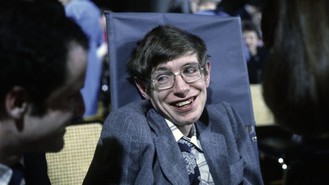 People Are Sharing Stephen Hawking’s One Regret In Life & It Honestly Rules