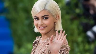 There’s A GoFundMe To Help Kylie Jenner Crack Billionaire Status If Ur A Fkn Idiot