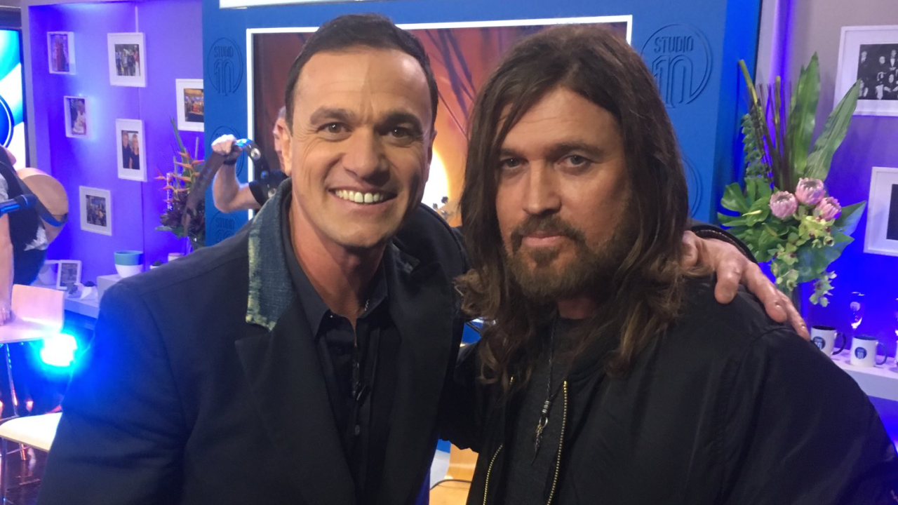 Shannon Noll Graciously Meets With Overzealous Fan, Billy Ray Cyrus