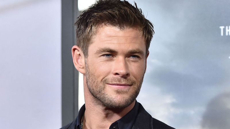 Here’s Yr First Look At Chris Hemsworth Suited Up For ‘Men In Black’ Spinoff