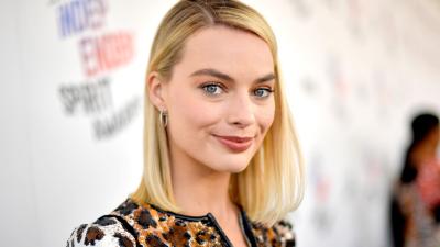 Loose Unit Margot Robbie Says She Once Prank Called Prince Harry, As You Do