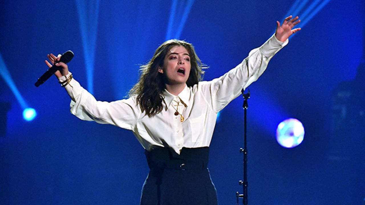 Lorde Is Copping An Accidental Internet Roasting While She’s Taking A Bath