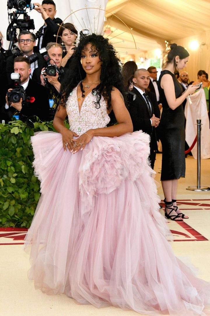 Get Around The Absurdly Glam Red Carpet At The Rihanna-Hosted 2018 Met Gala