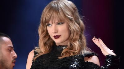 Taylor Swift Tackled The Kardashian Feud & The “Snake” Thing Live In Concert