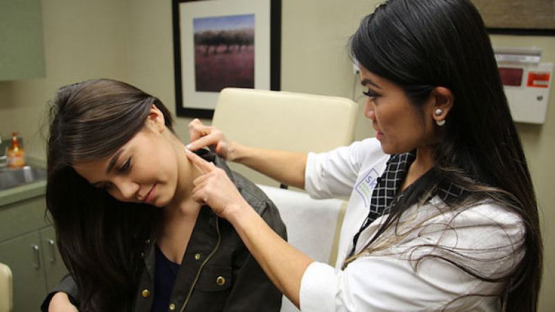 How To Murder Pimples & Blackheads, According To Dr. Pimple Popper