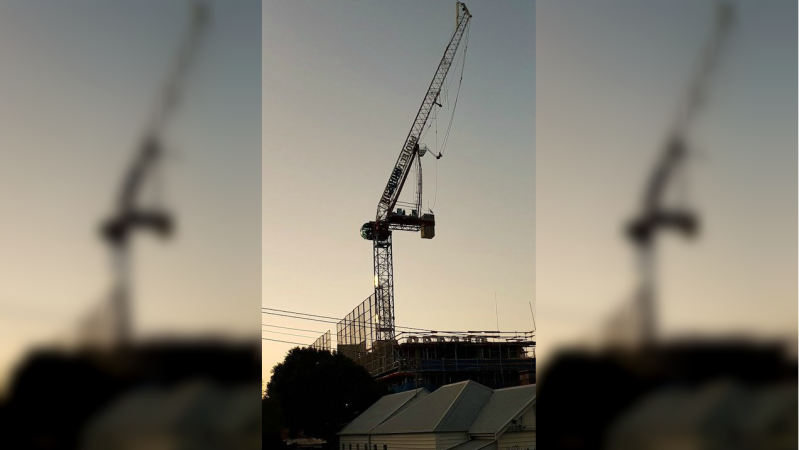 Hundreds Evacuated In Inner Melbourne After Extreme Winds Fuck Up A Crane