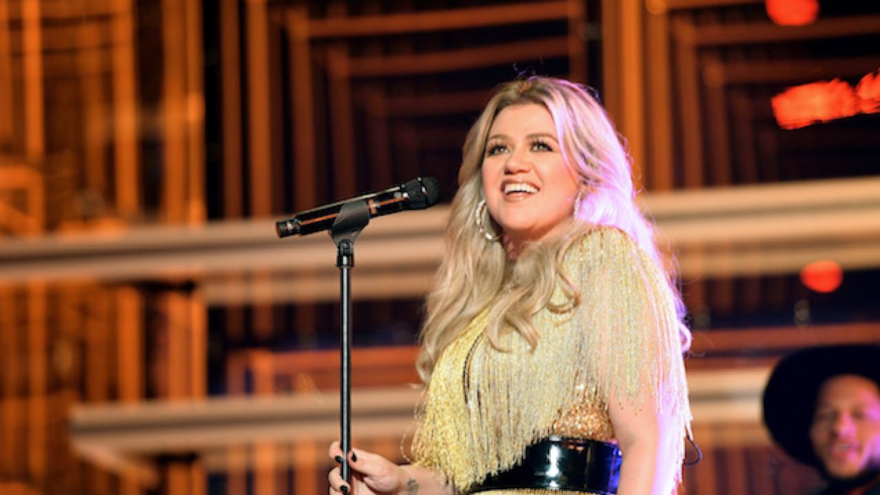 Kelly Clarkson Is Reportedly Filming A Pilot For Her Own Daytime Talk Show