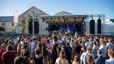 Everything You Need To Know To Get Your Mittens On Laneway Presale Tix