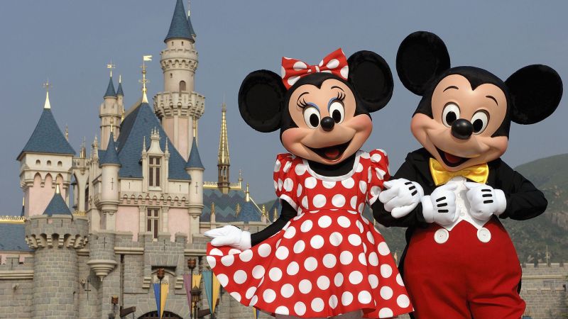Disney World Staff Reveal Messed Up Stuff They’ve Seen Co-Workers & Customers Do