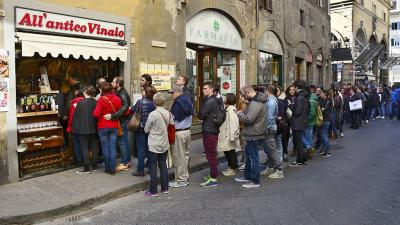 You Could Be Fined $800 For Daring To Eat Pizza On The Street In Florence
