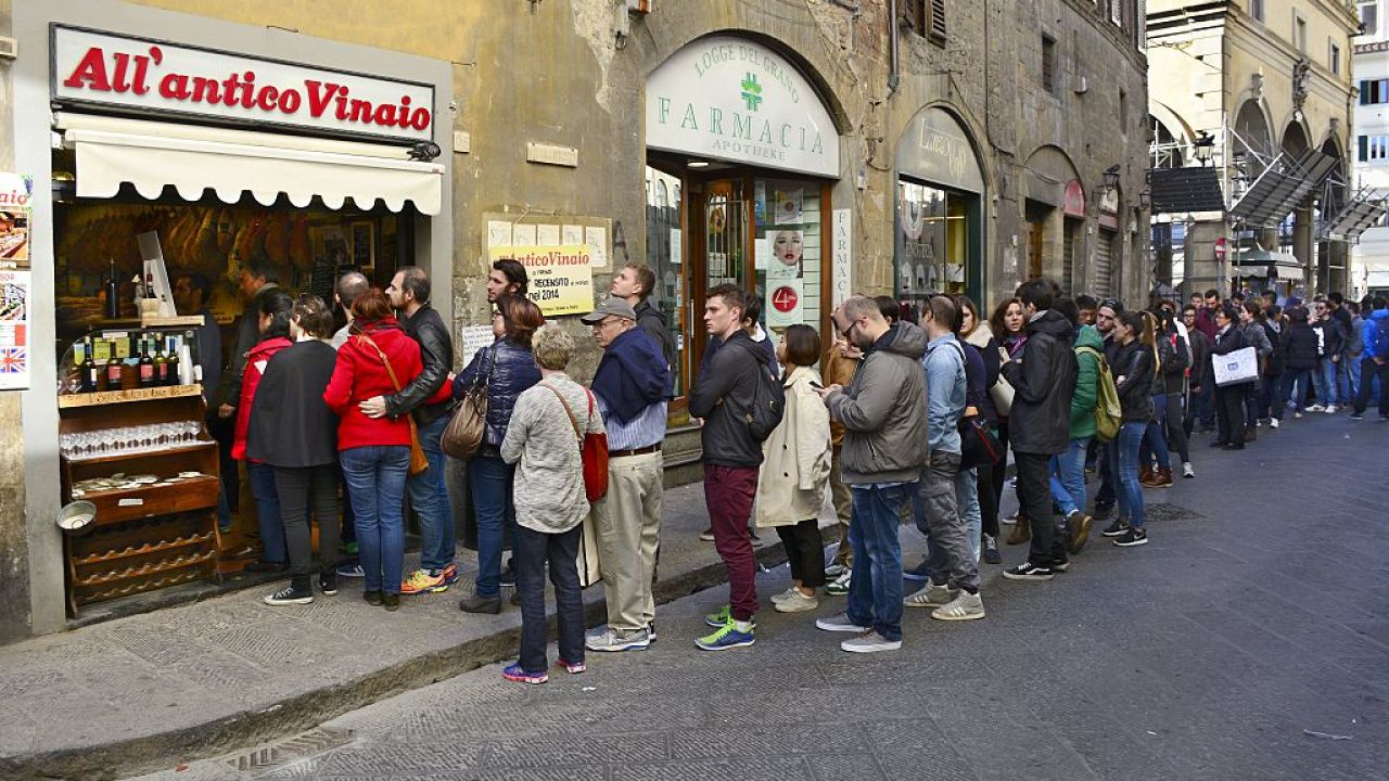 You Could Be Fined $800 For Daring To Eat Pizza On The Street In Florence