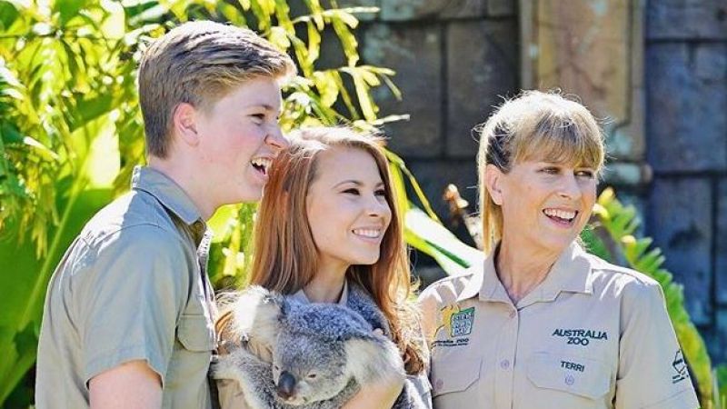 Fans Had A Big Ol’ Sob Fest During The 1st Ep Of ‘Crikey! It’s The Irwins’