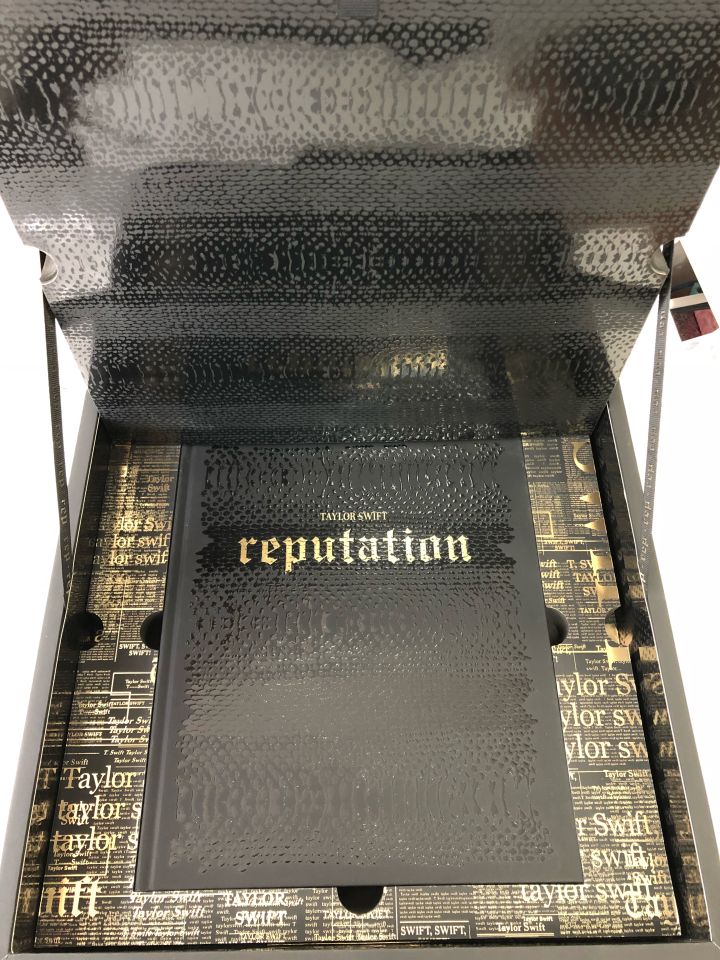 Taylor Swift’s VIP Gift Box Comes W/ A Mini-Fkn-Stadium & Video Message From Tay