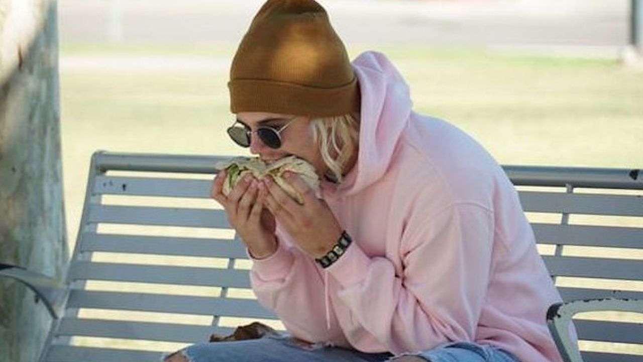 That Pic Of Justin Bieber Eating A Burrito Sideways Was Staged & We All Got Punk’d