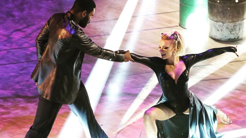 Evanna Lynch’s ‘Harry Potter’ M8s Sent Her Bulk Support Before ‘DWTS’ Finale