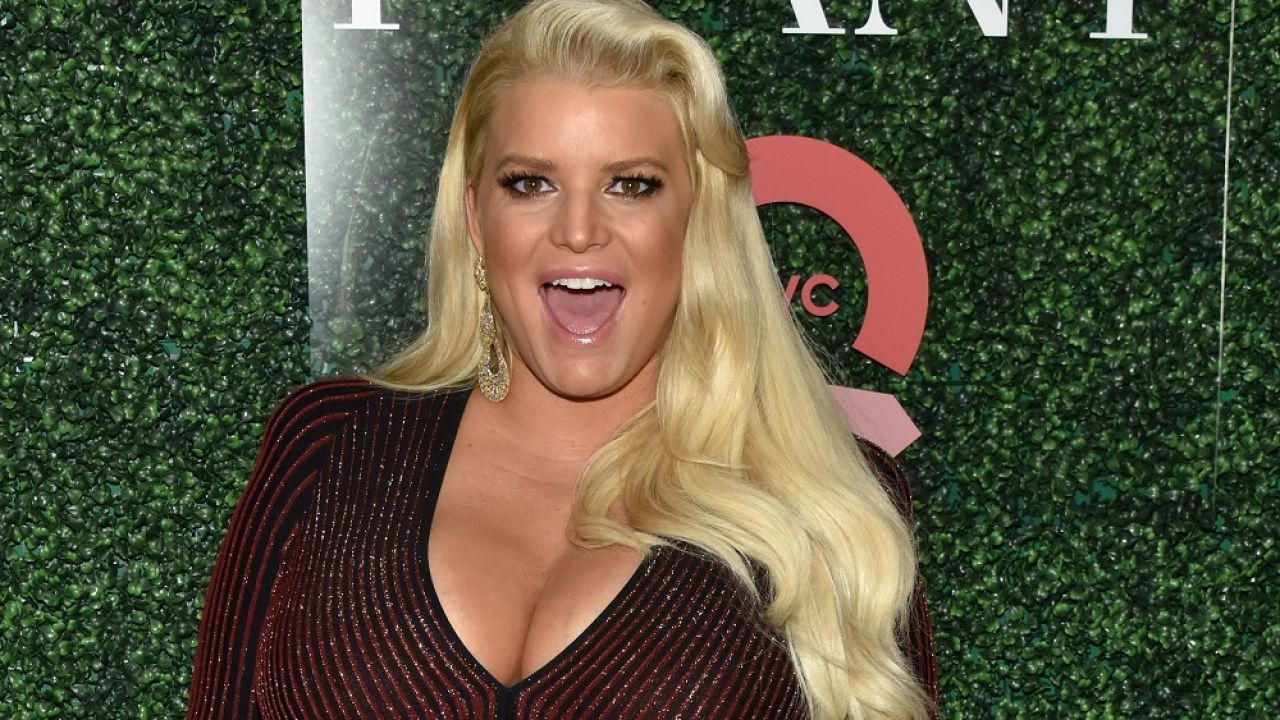 This Pic Of Jessica Simpson’s Severely Swollen Foot Is The Biggest Of Moods