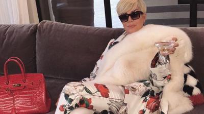 Kris Jenner, Renowned Money Fan, Spills On How Much Her Fam Makes From Spon Posts