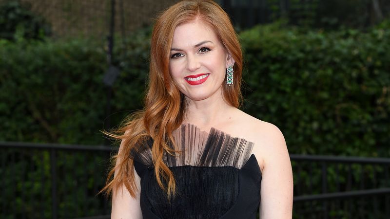 Iconic Redhead Isla Fisher Betrays Own Kind, Debuts Blonde Hair For 2019
