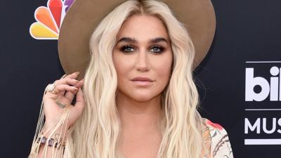 The Internet Is Losing Its Mind Over Kesha’s No Makeup Freckle Selfie