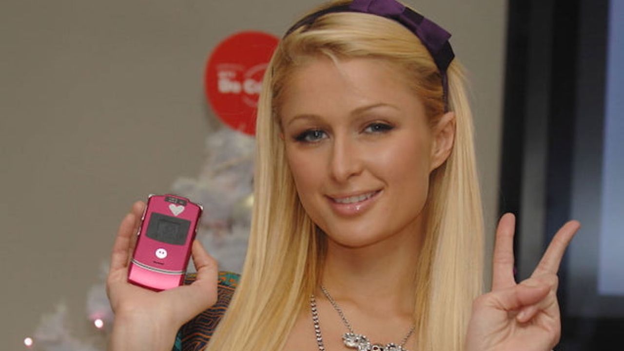 This TikToker Only Takes A Flip Phone On Nights Out & Her Reasoning Is Actually Kind Of Genius