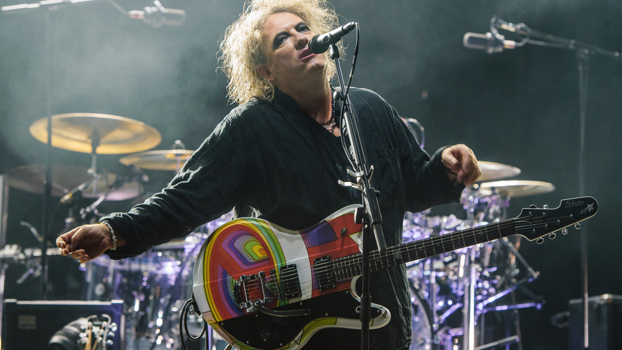 Sydney Opera House Site Almost Disintegrates Due To The Cure Fans Frothing Tix