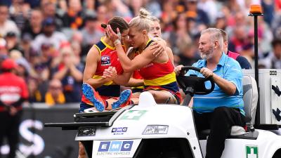 Erin Phillips Got A Standing Ovation As She Was Stretchered Off The Field
