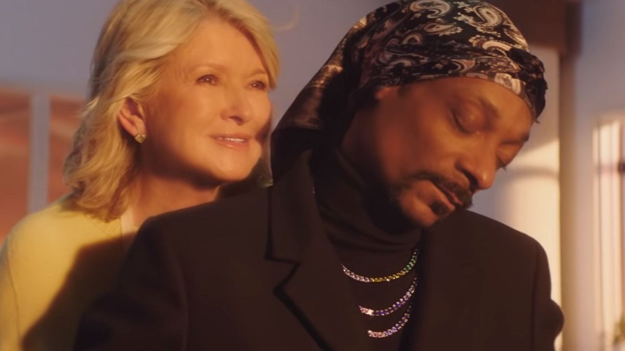 Martha Stewart And Snoop Recreated The Most Iconic Scene From Titanic