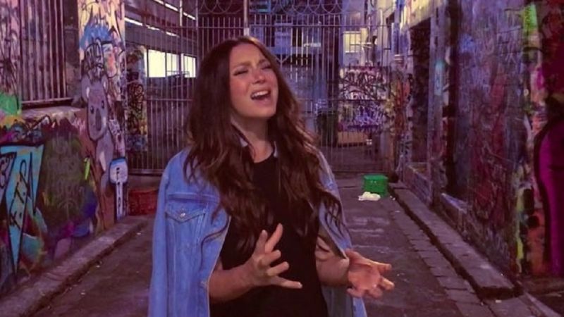 Ricki Lee Singing ‘Shallow’ In A Laneway Is Now The Only Thing I Care About