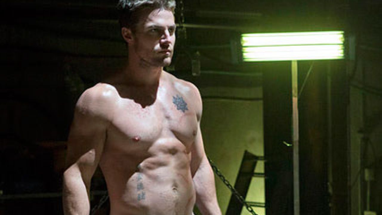 ‘Arrow’ Is Coming To An End So Kiss Stephen Amell’s Abs Goodbye