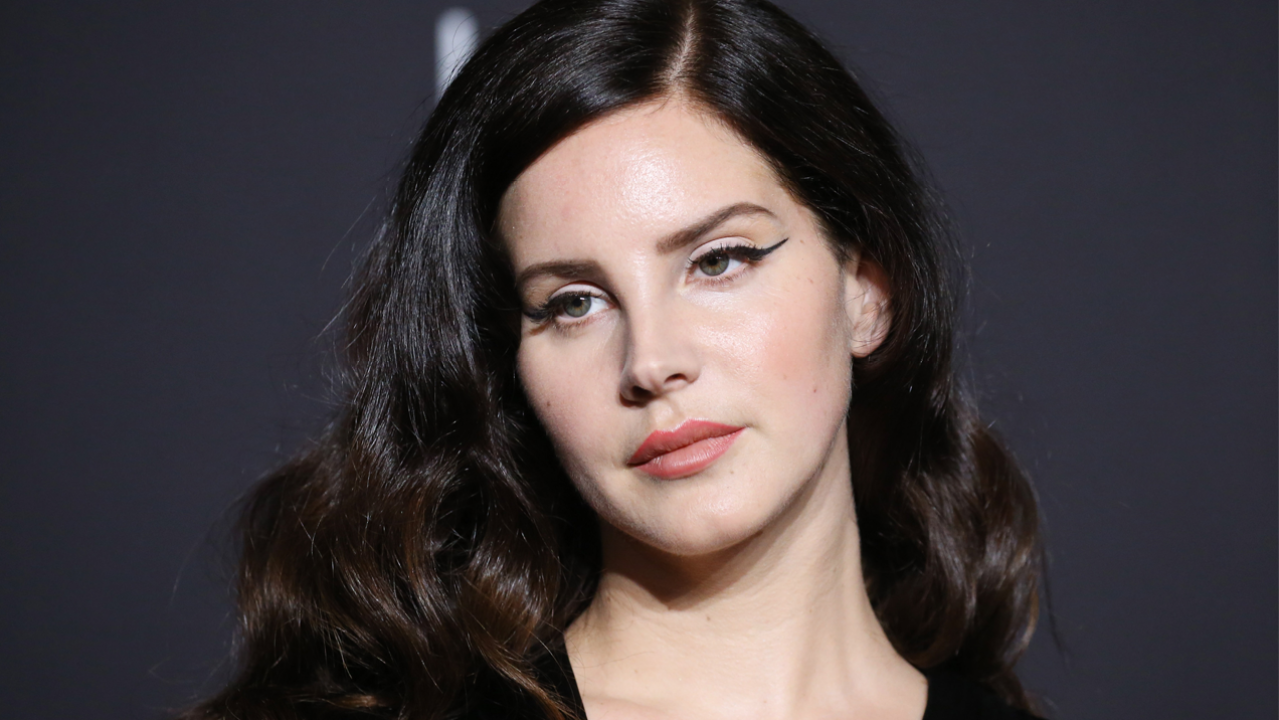 Lana Del Rey Is Releasing A $1.50 Book Of Poetry For When You’re Broke AND Sad