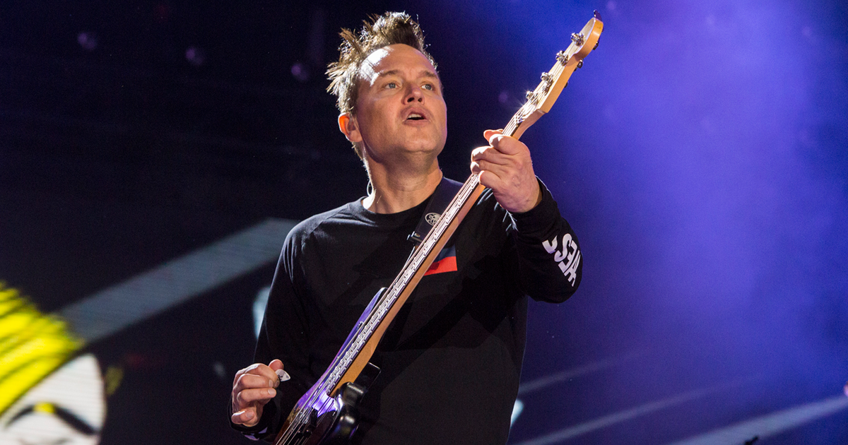 Blink 182's Mark Hoppus performs their song Dammit on Ellie's guitar : r/PS4