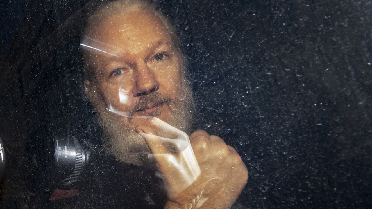 Julian Assange Faces 17 New Counts Of Obtaining & Sharing Classified US Info