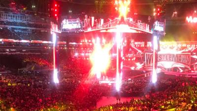 Fans At WWE WrestleMania Can’t See Shit Because Of Powerful Stage Lights