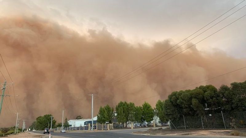 Marvel In Awe At The Huge Dust Storm That Rolled Over Mildura This Arvo