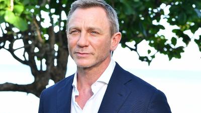 Hard Nut Daniel Craig Seen Working Out In A Cast To Prep For Bond 25
