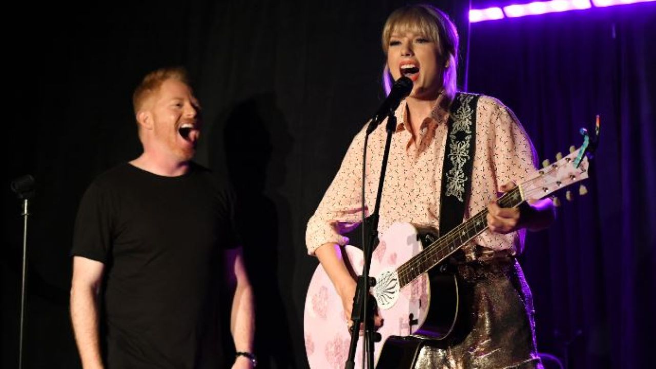 Taylor Swift Gave A Surprise Performance At Stonewall Inn For Pride Month