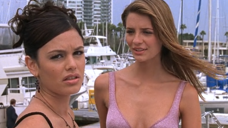 Decide If You’re A Summer Or A Marissa With This Instagram Dedicated To ‘The OC’ Fashion