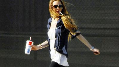 Dave Hughes Says Lindsay Lohan’s Ciggie Breaks Are Disrupting ‘Masked Singer’ Production