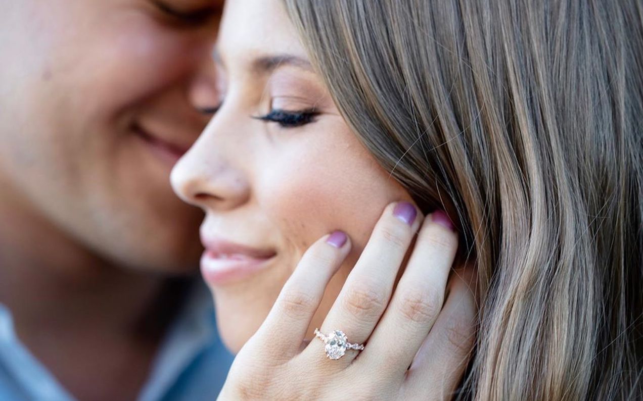 Bindi Irwin Flaunts New Engagement Ring In Heartw-OH FUCK A SNAKE FUCK ...
