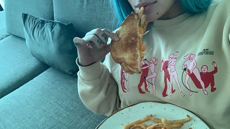 Iggy Azalea Is Understandably Taken Aback After Somehow Paying $93 For A Las Vegas Toastie