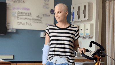 Selma Blair Absolutely Rocks A Shaved Head After Intense MS Treatment