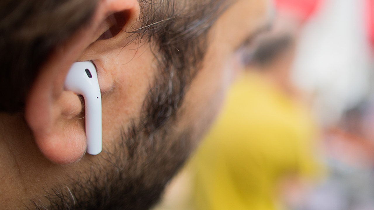 Just Gonna Say It: AirPods Look Like Dumb Giant Ear Sperms