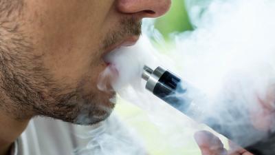A Vape Smoker Has Died From Lung Disease In An “Alarming” World First
