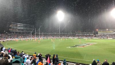 WTF It Just Started Snowing At The GWS VS Hawthorn Game In Canberra