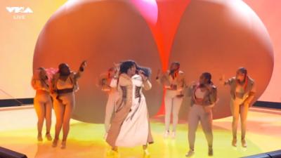 Lizzo Performing In Front Of A Giant Ass At The VMAs Is All You Need To See Today