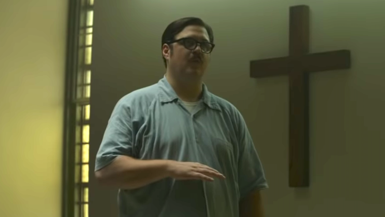 Other Killers Dunk On Shortass Charles Manson In The Brand-New ‘Mindhunter’ S2 Trailer