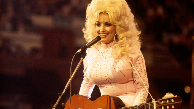 Dolly Parton’s Own Wig Line Is In The Works & You Bet Your Ass I’m Getting All Of Them