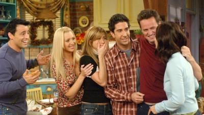 Jennifer Aniston Says The ‘Friends’ Cast Is Working On “Something” & Don’t Fk With Us, Jen