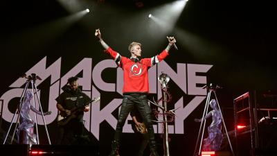 Machine Gun Kelly Apologises For Shoving A Crew Member & Vows To Get Help After The Tour
